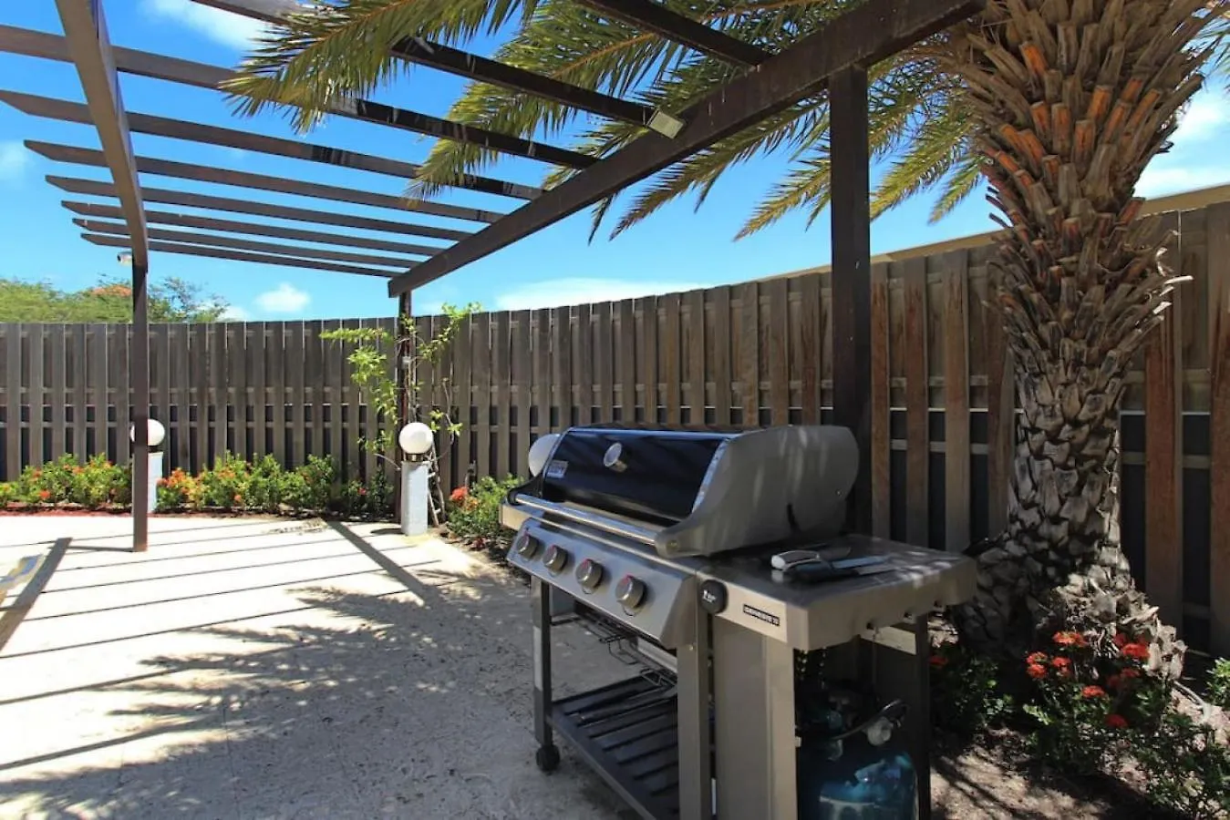 Family Apartment On Palm Beach. No Car Needed